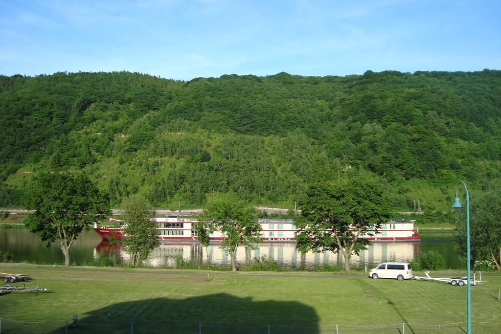 Residenz Moselstausee Sankt Aldegund Kültér fotó